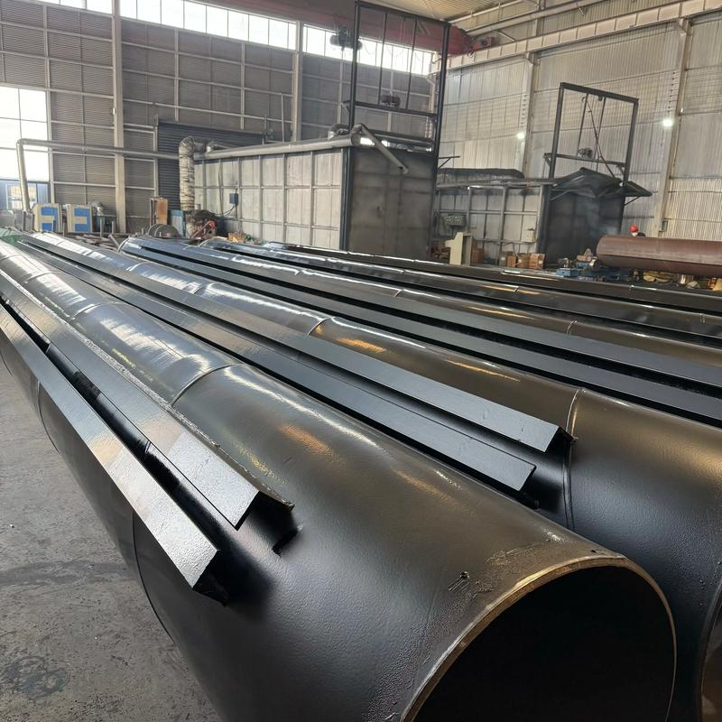 ct工法樁用防腐螺旋鋼管加班生產，我廠兩條3PE生產線全力運轉